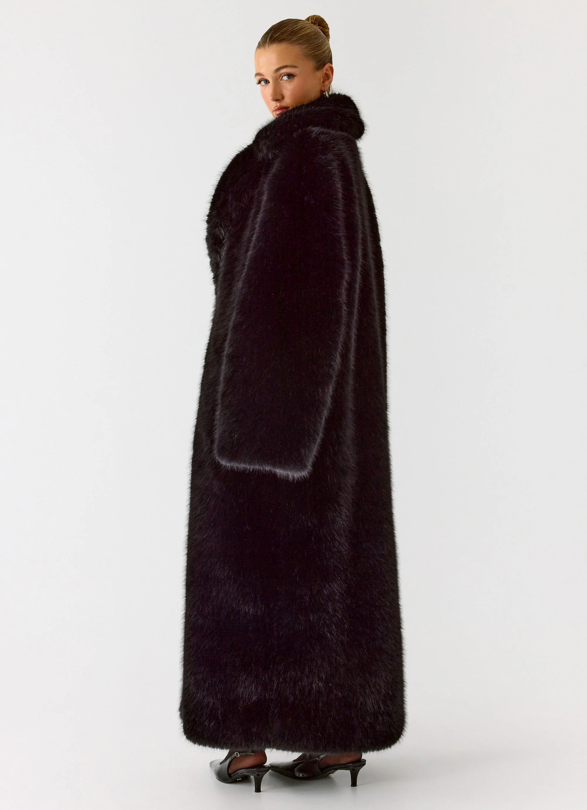 Kamil Faux Fur Maxi Coat - Black - Image 9