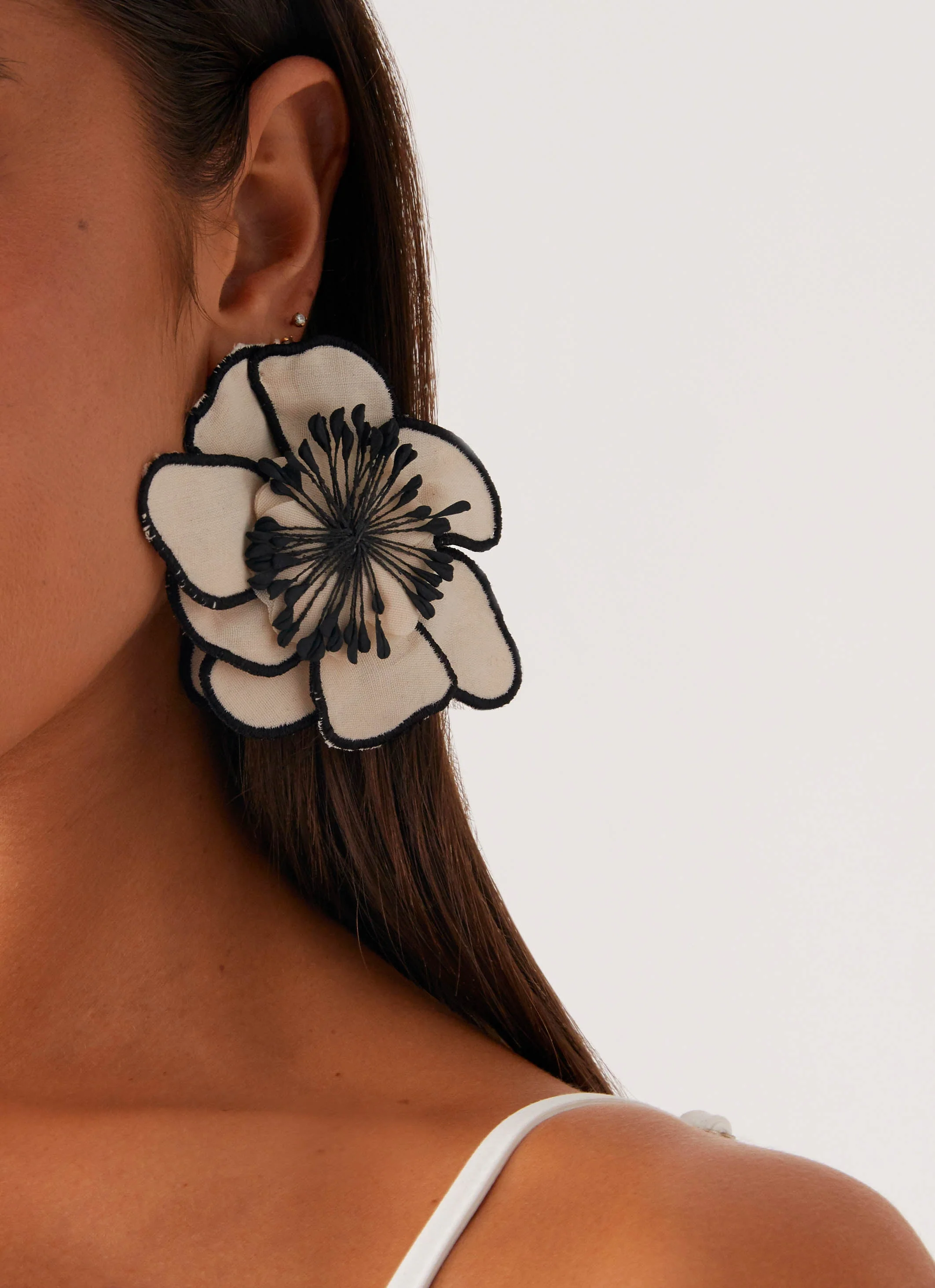 Toria Flower Earrings - Ivory - Image 4